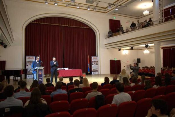 bihor elevii cu rezultate deosebite la olimpiade si concursuri premiati impreuna cu profesorii lor de primaria oradea galerie foto 68eba63714ba8