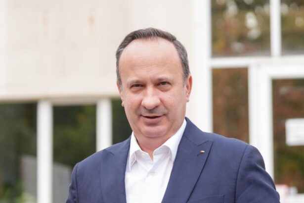 caciu oamenii vad boieria de la stat trebuie ajustari si la centru 6901ed58045f1