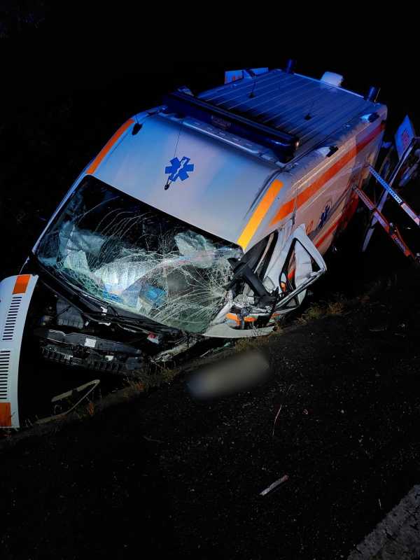 cluj o femeie a decedat in accidentul de pe dn 1 in care a fost implicata o ambulanta 68e40f3e67096