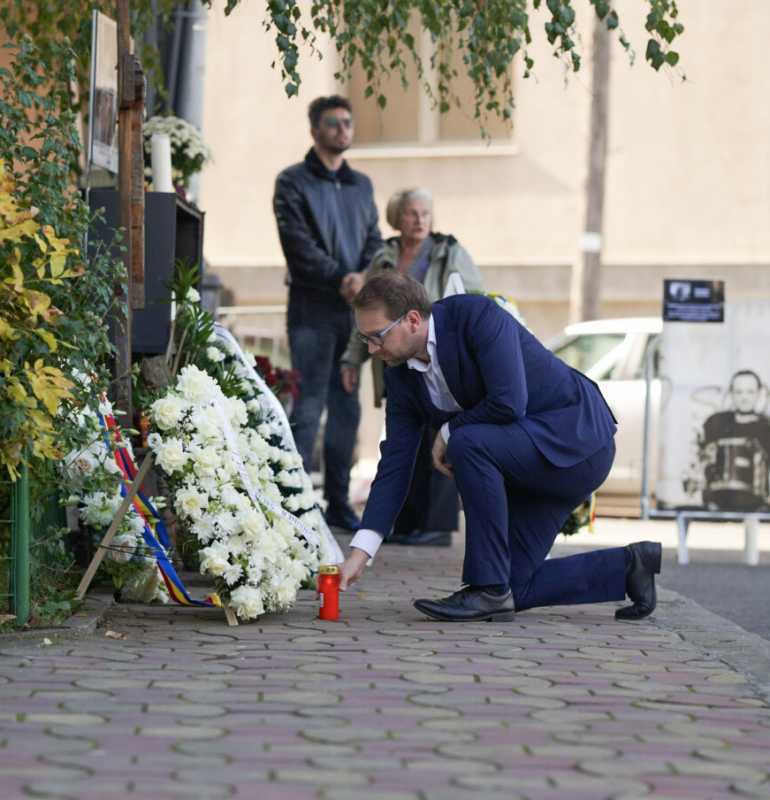 colectiv 10 ani usr datoria noastra e aceeasi sa continuam lupta pentru un stat care si protejeaza cetatenii 69037fb081ed2