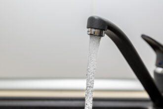 criza de apa potabila intr o comuna din arges locuitorii se mobilizeaza pe internet pentru a l demite pe primar 68dd114d2885d