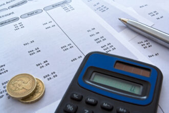 depozitele rezidentilor clienti neguvernamentali au crescut pana la aproximativ 6348 miliarde lei in luna septembrie 2025 in crestere cu 03 fata de luna august 68f9f4aebd99d