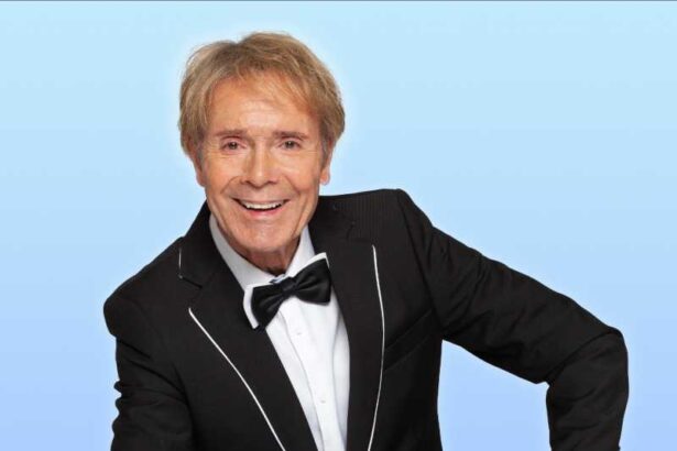 documentar cantaretul si actorul britanic sir cliff richard implineste 85 de ani 14 octombrie 68ede8068590f