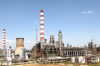 explozia de la rafinaria petrotel lukoil din ploiesti care este starea barbatului ranit si impactul incidentului asupra mediului 68f7291028de8