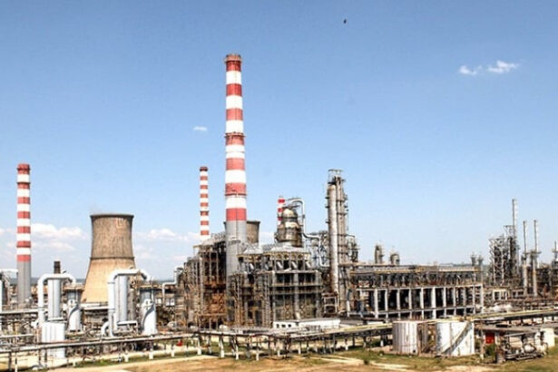 explozia de la rafinaria petrotel lukoil din ploiesti care este starea barbatului ranit si impactul incidentului asupra mediului 68f7291028de8