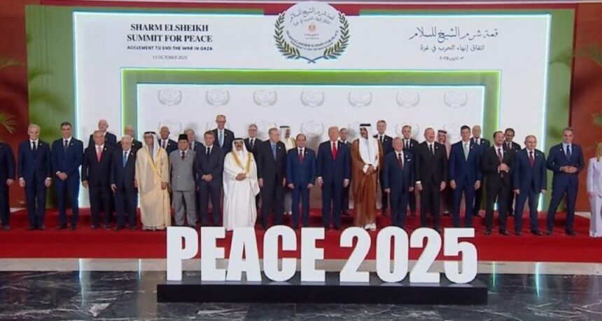 fotografie de grup la sharm el sheikh trump inconjurat de lideri mondiali si de presedintele fifa 68ed2ae45e92b