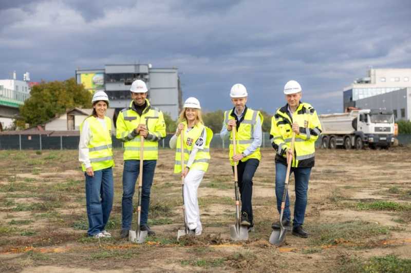 gimnastica nadia comaneci prezenta la startul constructiei salii din otopeni care ii va purta numele 68ee54eceb8f9