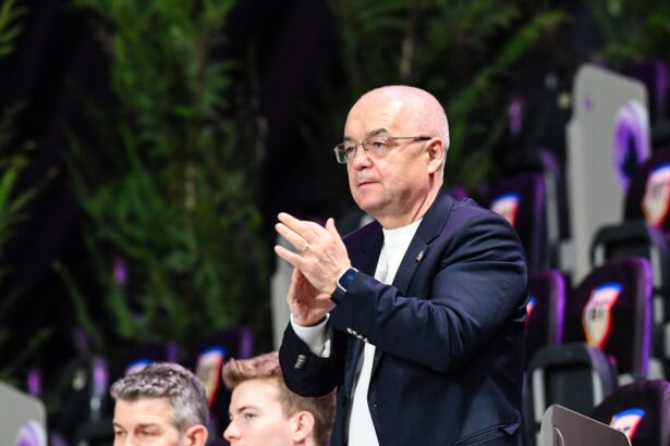 gluma facuta de emil boc la congresul udmr am aflat de ce se organizeaza alegeri din patru in patru ani 68ea2bb427fe7