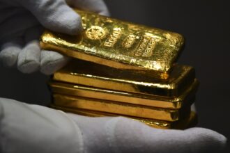 gold prices scale record highs as investors seek safe haven 68e527c620da3
