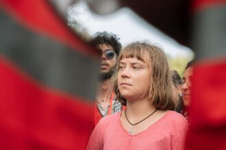 greta thunberg a ajuns in grecia primele declaratii dupa aterizarea cu activistii flotilei din gaza deportati din israel 68e4256e000b1