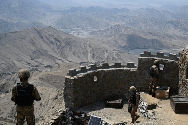 heavy clashes erupt along pakistan afghanistan border 68eb5a2bc90ed