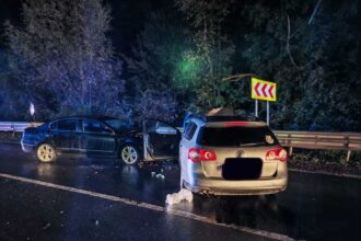 hunedoara cinci persoane intre care o fetita de 12 ani ranite intr un accident pe dn 76 deva brad 68e419d2a7c17