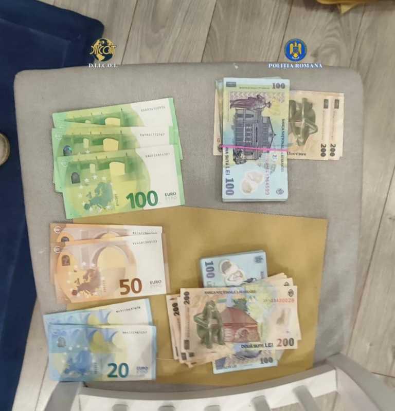 ialomita peste 6 kilograme de canabis dar si cocaina si sume importante de bani ridicate in urma unor perchezitii 68f8d8ca65291