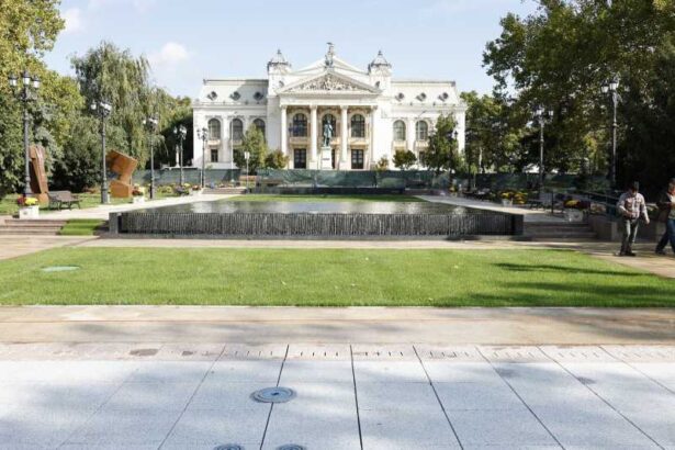 iasi parcul din fata teatrului national vasile alecsandri redeschis publicului 68ea884b5c9e0
