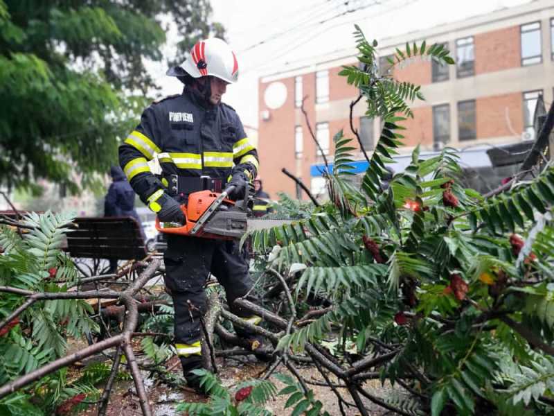 igsu 73 de localitati si 22 de judete afectate de vremea rea 68e664e414dd5