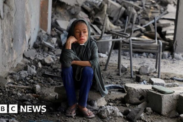 israel tightens siege of gaza city as hamas reviews trump peace plan 68dd45023f088