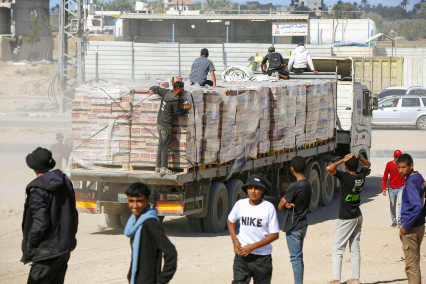 israelul permite intrarea a 600 de camioane cu ajutor umanitar in fasia gaza prin punctul de frontiera rafah 68ef439d35296