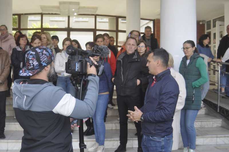 maramures protest spontan al angajatilor dgaspc nemultumiti de neplata salariilor 68dfc5b2d4ba9