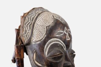 masti si statuete africane din colectia generalului mihai caraman in licitatia artmark de pe 30 octombrie 68f8e485c0af3