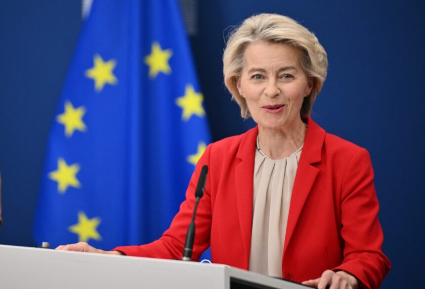 militarii romani au transportat o pe ursula von der leyen cu elicopterul in timpul vizitei in bosnia 68efac0761f38