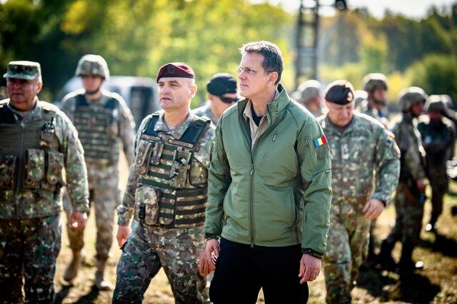 mosteanu intrebat daca a tras cu arma de multe ori in poligoane private inainte sa fiu ministru el a explicat de ce nu a facut stagiul militar 68fd21a1c6e78