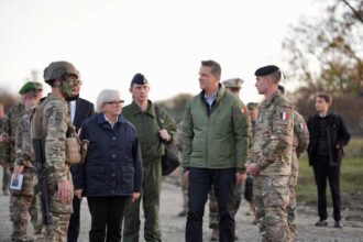 mosteanu si ministrul francez al fortelor armate in vizita la militarii dislocati la cincu 6903b805d76a8