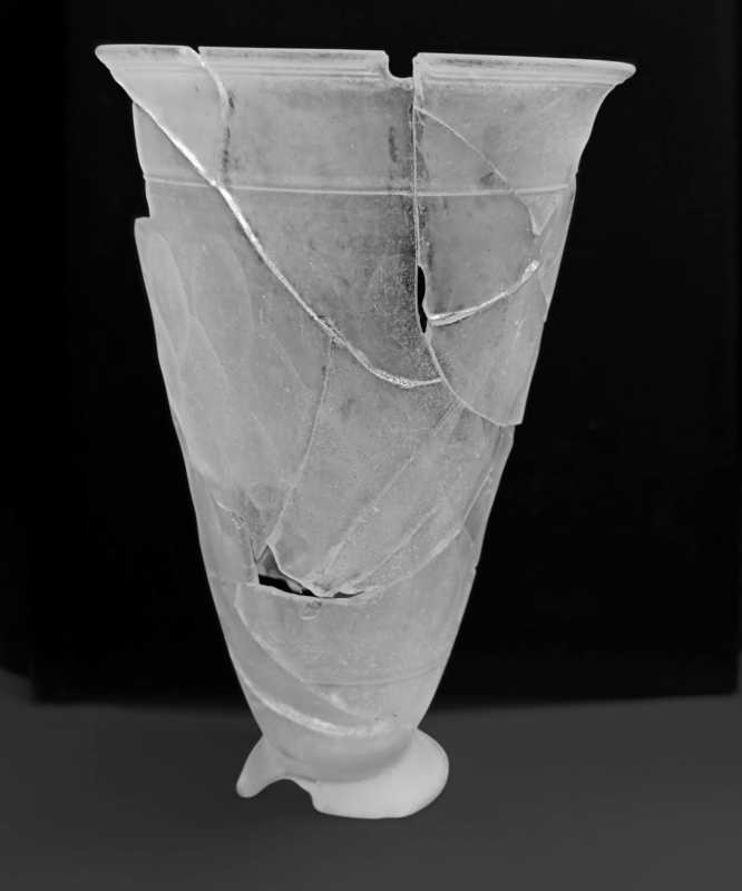 neamt o piesa rara din sticla veche de 1 800 de ani descoperita pe traseul autostrazii a8 galerie foto 68f9e52cd44b8