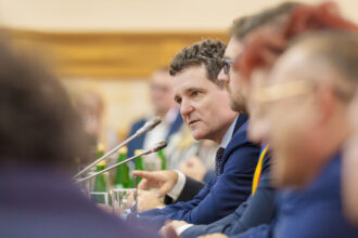 nicusor dan despre cresterea salariului minim este posibil ca mii de oameni sa si piarda locurile de munca 68fbdceaebc07