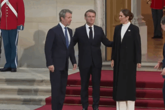 nicusor dan noua gafa de protocol la copenhaga presedintele romaniei reticent sa se fotografieze cu macron si oficialii danezi 68dd8a6538104