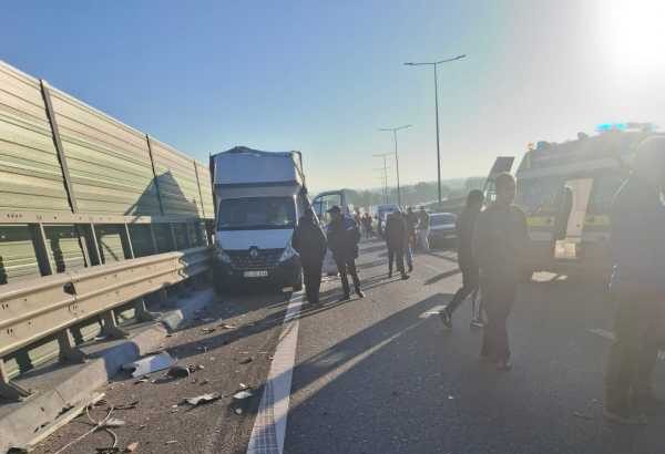 olt doua autoutilitare si un tir implicate intr un accident pe dex 12 traficul deviat pe dn 65 68f5e3c025b2e