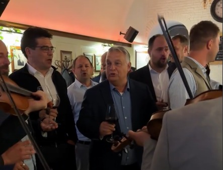 orban versuri controvesate cu lautari la cluj nu plecam de aici daca gazdei nu i place sa si ia cortul dar noi ramanem aici 68e8b6cd65075