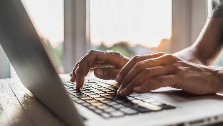 parintii copiilor cu dizabilitati pot lucra de acasa 8 zile pe luna ce mai prevede legea promulgata de nicusor dan 68e7bbdbb3c08