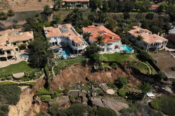 photos show bluff crumbling toward ocean in landslide stricken california enclave 68dc6cdb1b1fd