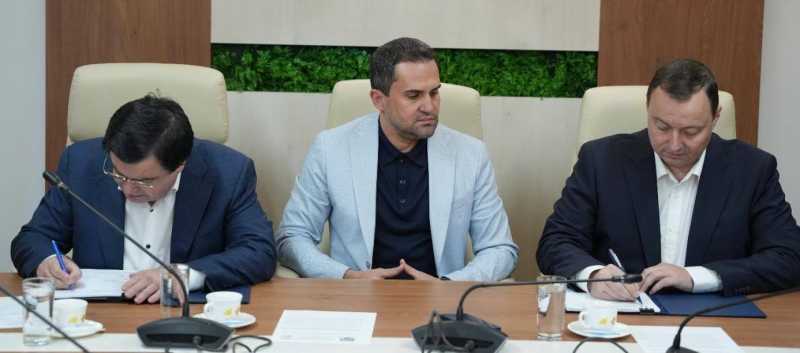 pistol am semnat astazi contractul pentru constructia drumului expres oar satu mare 68f7435150b3b