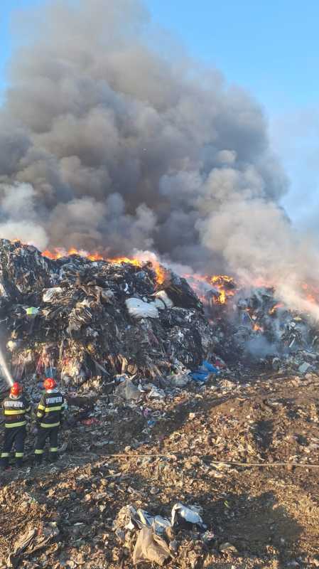 prahova incendiu cu degajari masive de fum la aricestii rahtivani a fost emis ro alert 68fa41aa530e0
