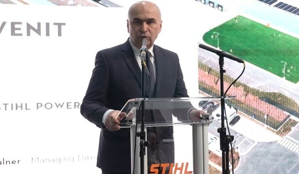 premierul ilie bolojan la ceremonia de inaugurare a noii fabrici stihl din oradea cei care lucreaza in companiile private sunt cei care duc tara noastra in spate 68efc62bee184