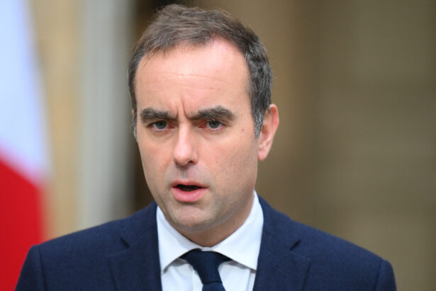 presedintele emmanuel macron il numeste din nou in functie pe premierul sebastien lecornu intr o miscare socanta 68e96d861be97