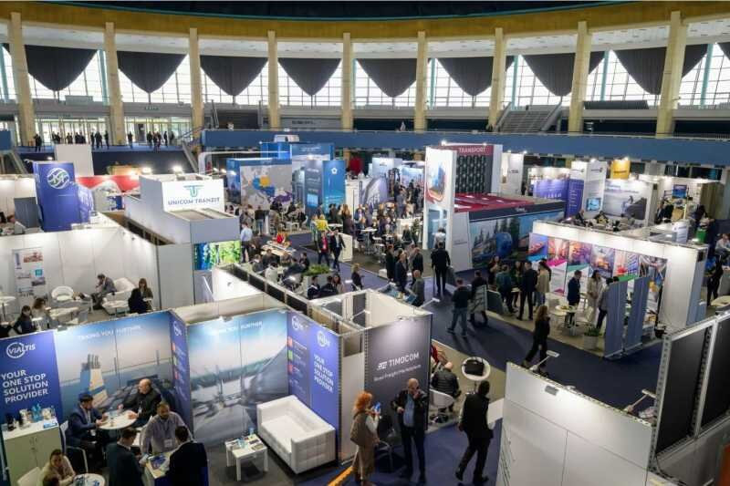 primul panel dedicat femeilor din industria transporturilor la translogistica romania 2025 68edde9fb6303