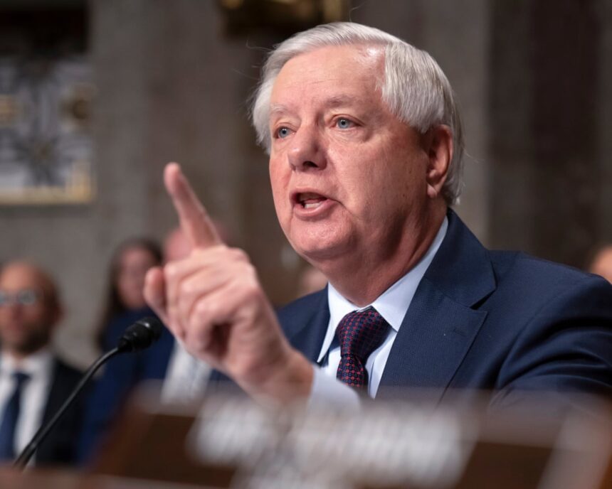 republican and democratic senators dig in heels over government shutdown 68ed3292382ec