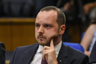 rogobete catre deputatul usr emanuel ungureanu nu cred ca e corect sa legam toate aceste cifre de aceasta situatie 68de888d93a3a