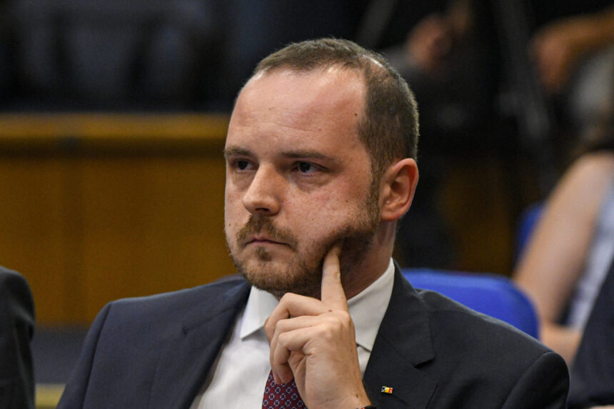 rogobete catre deputatul usr emanuel ungureanu nu cred ca e corect sa legam toate aceste cifre de aceasta situatie 68de888d93a3a