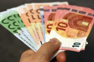 romania pregateste vize de aur pentru investitorii non ue o carte verde porneste de la 400 000 de euro 68f1185634b93