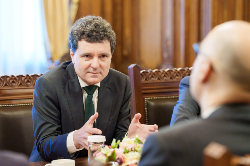 sase dintre consilierii lui nicusor dan au fost eliberati din functie printre sunt si doi fosti ministri 68e3bf8651a54