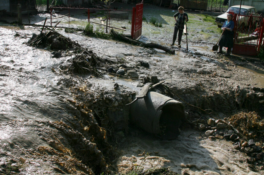 sedinta de urgenta la ministerul mediului din cauza avertizarilor meteo si hidro de cod rosu si portocaliu 68de7a82911ff