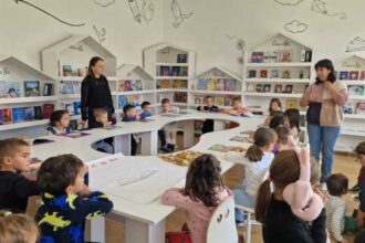 sibiu mamele din orasul talmaciu au amenajat un centru al copiilor intr o biblioteca abandonata transformata in magazie 69033ce195617