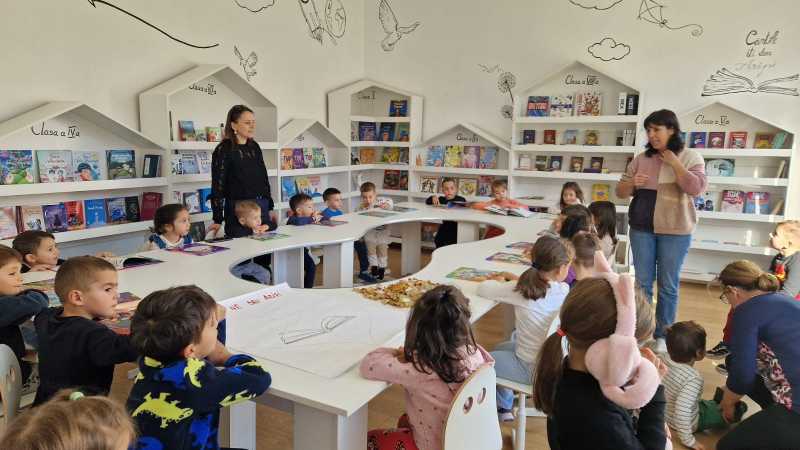 Sibiu: Mamele din Tălmaciu au revitalizat o bibliotecă părăsită, creând un spațiu dedicat copiilor 1 sibiu mamele din orasul talmaciu au amenajat un centru al copiilor intr o biblioteca abandonata transformata in magazie 69033ce195617