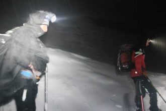 sibiu un turist din bucuresti salvat de echipele salvamont in muntii fagarasanului 68df6fa2b8b25