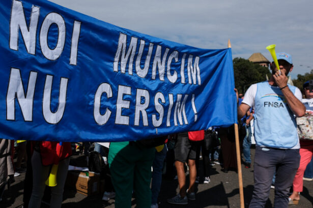 sindicalistii din administratie anunta proteste in ziua cand la guvern se discuta salariul minim nu mai acceptam austeritatea 68ff61bd16d7b