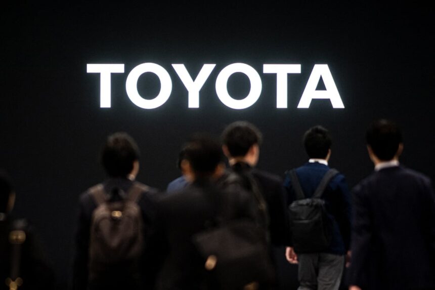 toyota denies promising 10bn investment in us after trump announcement 690225234e499