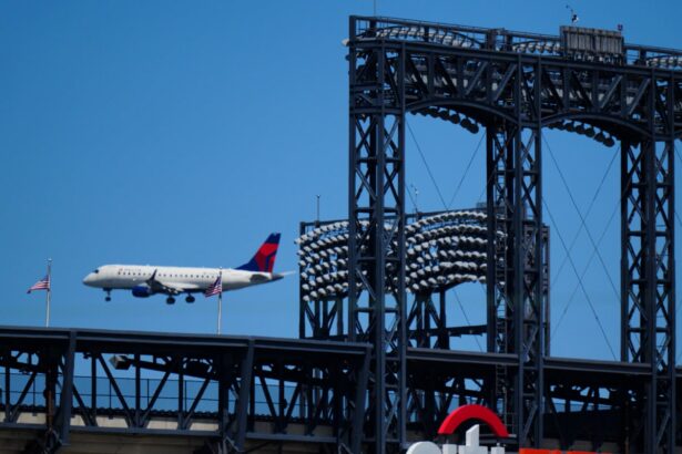 two delta planes collide while on the taxiway in new york 68dea07612516